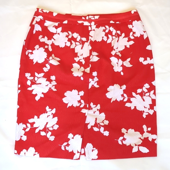 Red and White Tropical Floral Print Pencil Skirt - Picture 4 of 8